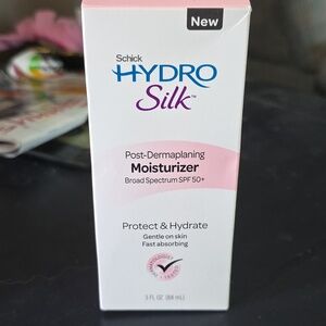 Schick Hydro Silk Post-dermaplaning Moisturizer